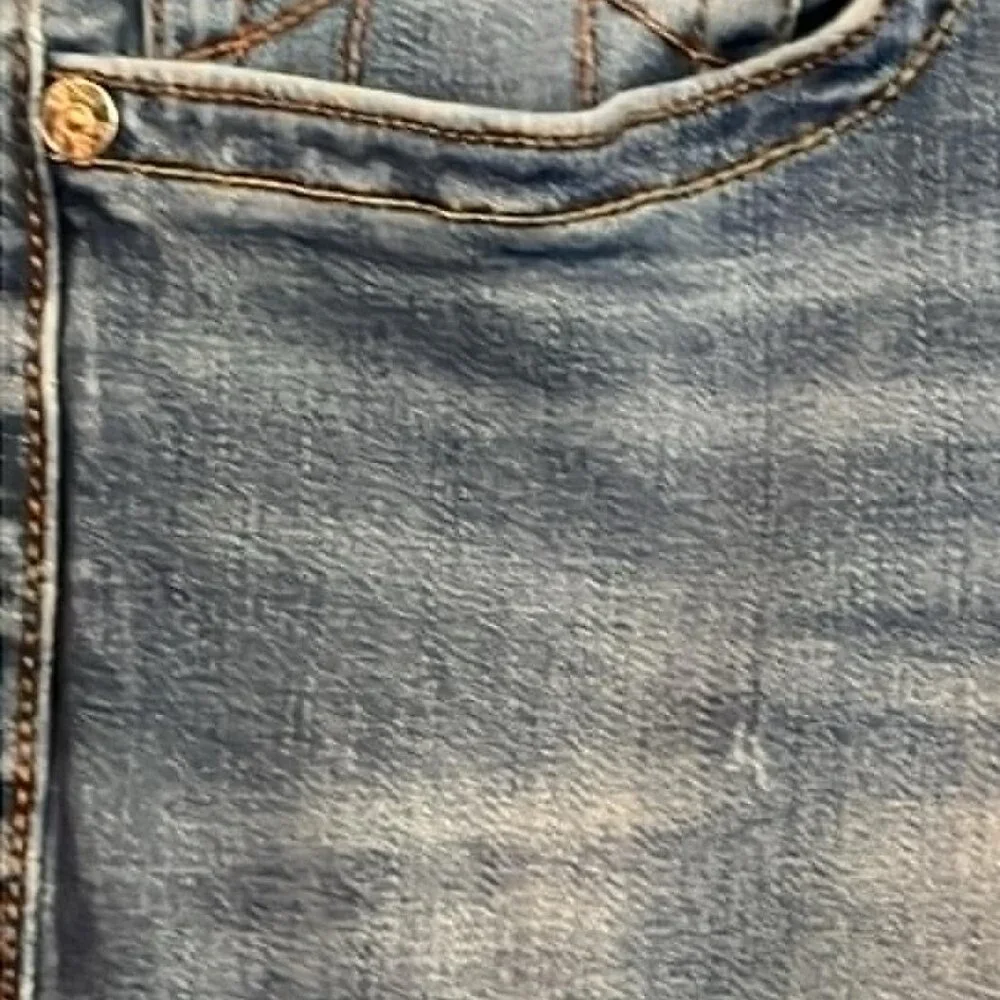 True Religion Jeans Geno Relaxed Slim 34/32 Medium Wash  Distressed  Boho Hippie